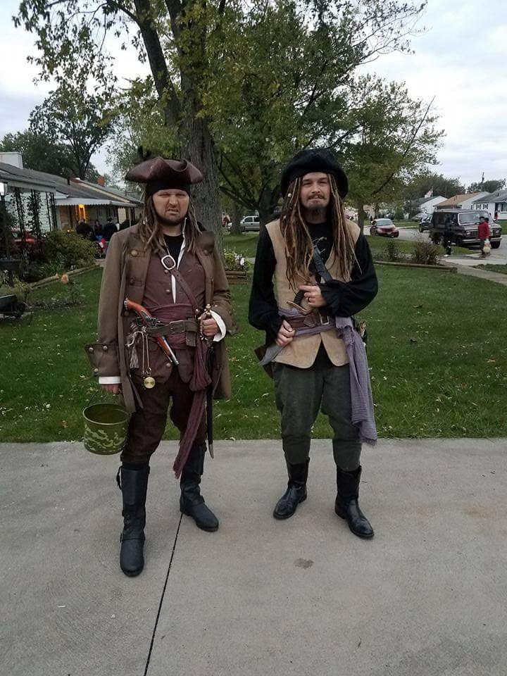 Modern hotsell pirate costume