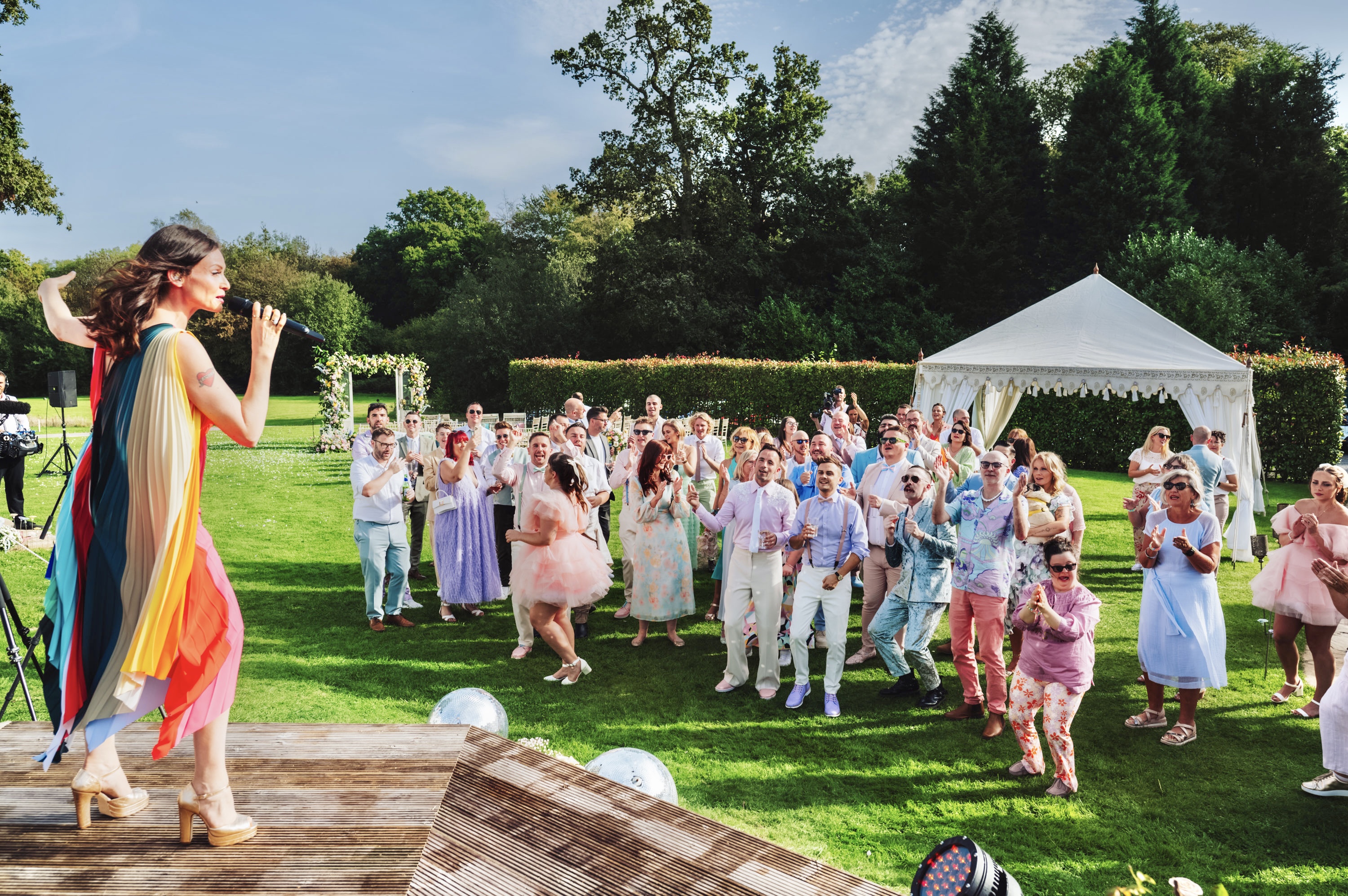 Sophie Ellis Bextor wedding singer pastel wedding 