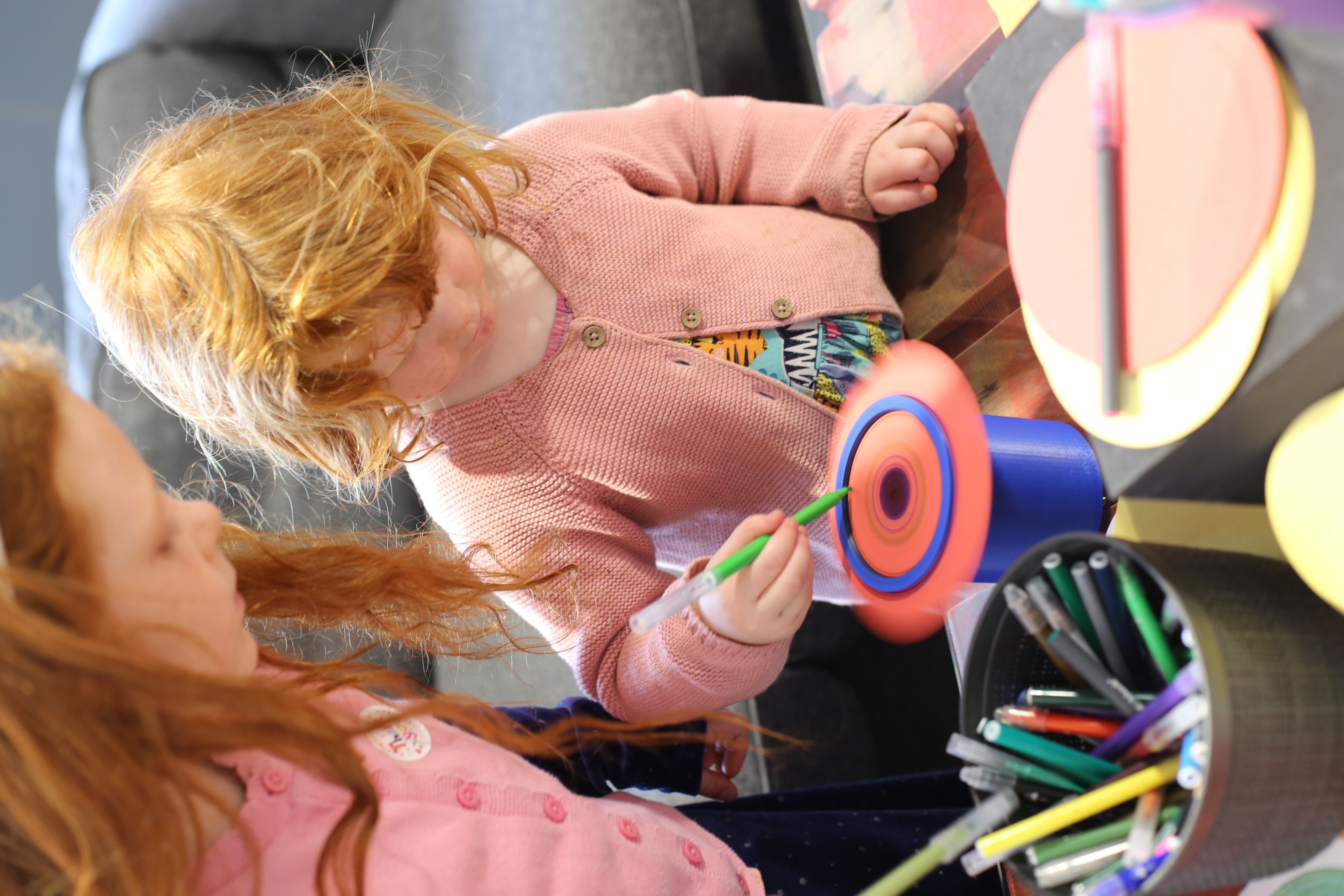 Children make spin art