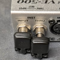 Image 4 of StompDocs Tiny Gold 1/4″ TS right angled connector by Eminence