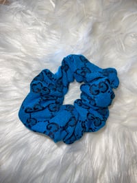 Image 3 of Hair scrunchie