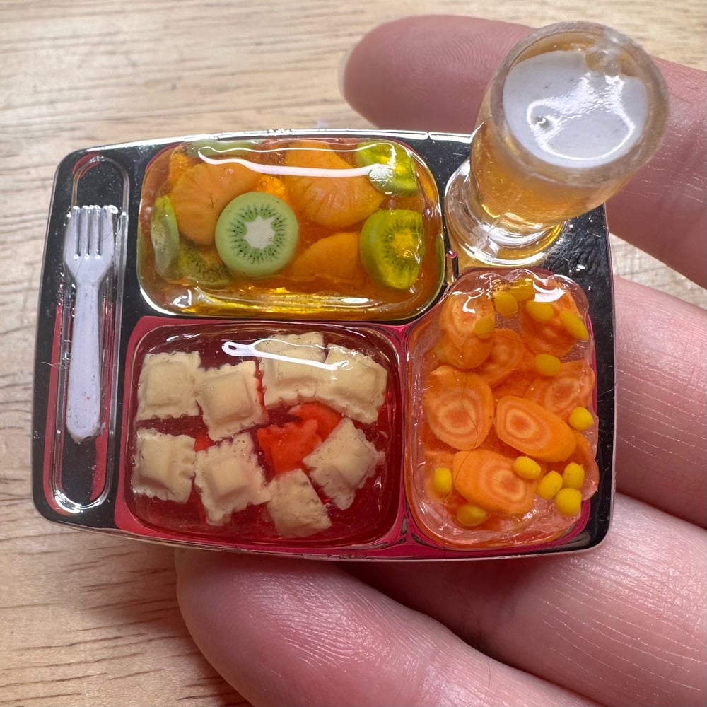 Image of Gelatin Meal on Tray
