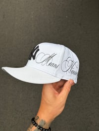 Image 2 of AURA WHITE BLACK LOGO NEW YORK YANKEES CUSTOM FITTED  