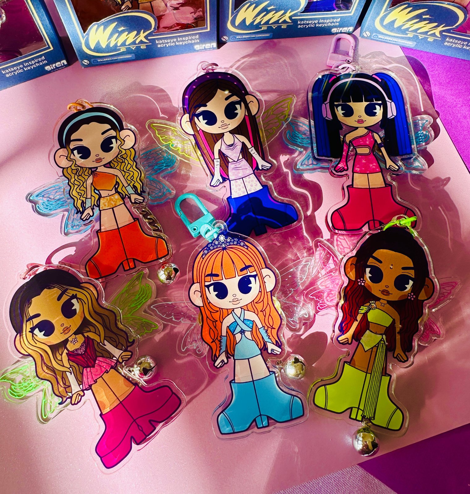 KATSEYE 3名限定キーホルダー katseye 'winxeye' movable wing keychains. | giren