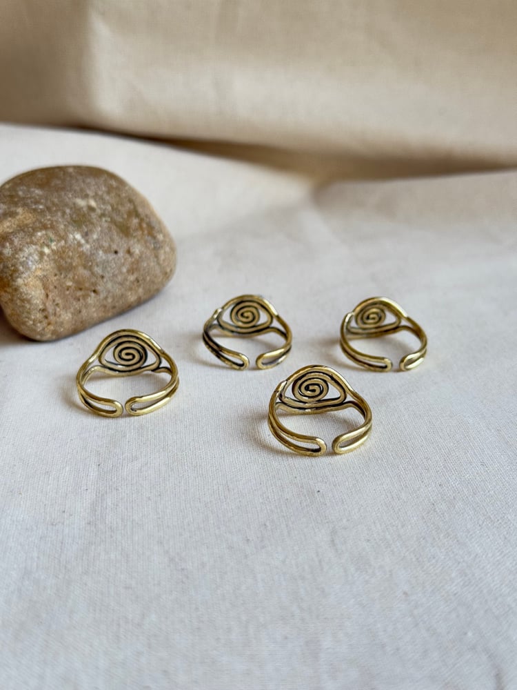 Image of Hand crafted adjustable brass ring / SPIRAL