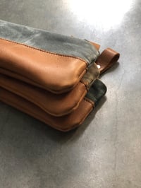 Image 7 of Zipper pouch made in grey waxed canvas and cognac oiled leather