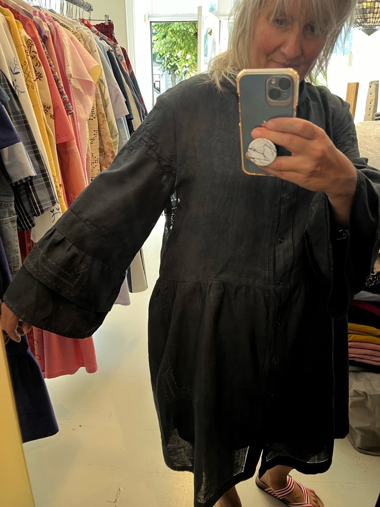 Image of Pernille kjole i sort (m-xxl)