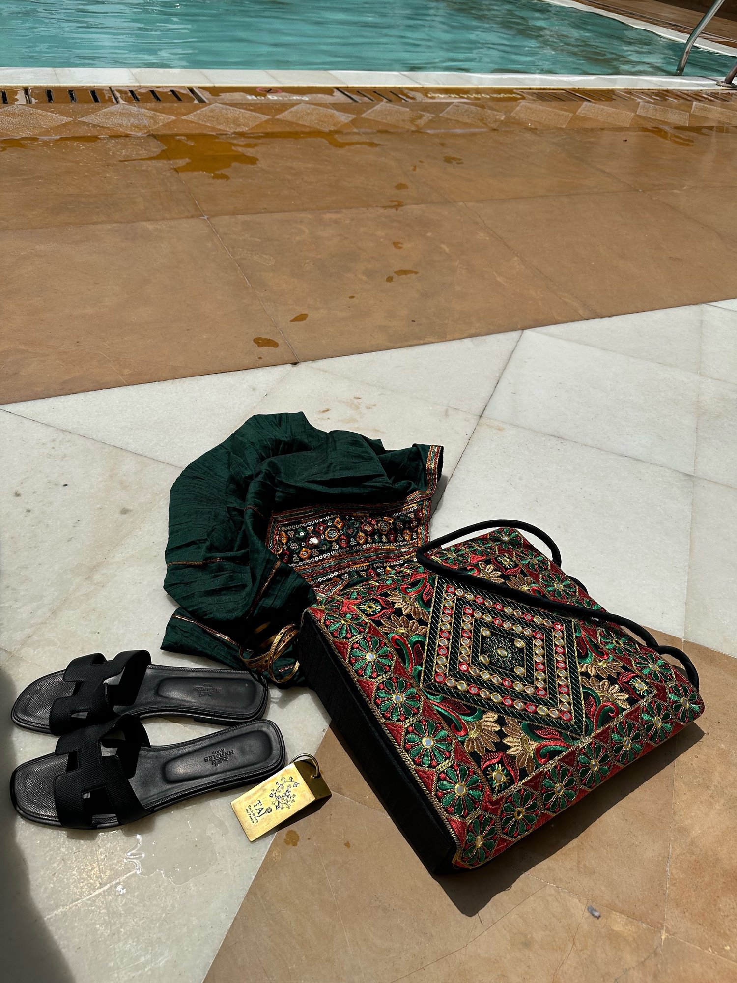 Image of EMBROIDERED MINI DRESS WITH HANDBAG (M/L)