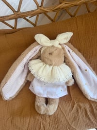 Image 2 of EN STOCK : DOUDOU  ET SA TENUE RAYÉ MARGUERITE BRODÉ