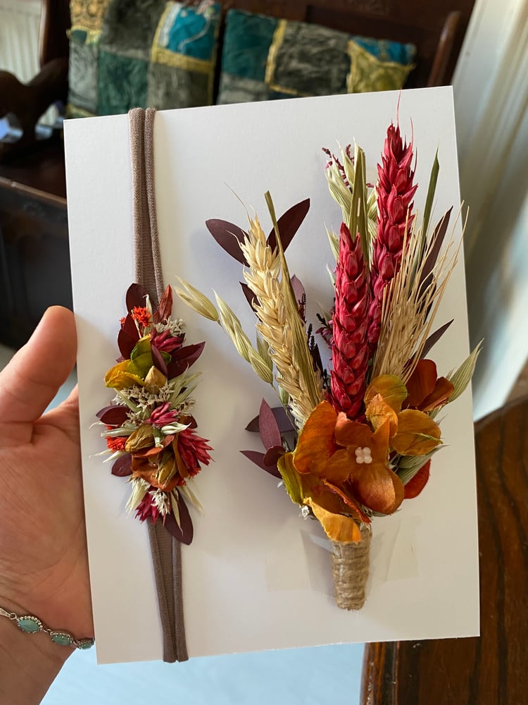 Image of Autumn posing bouquet and tieback 