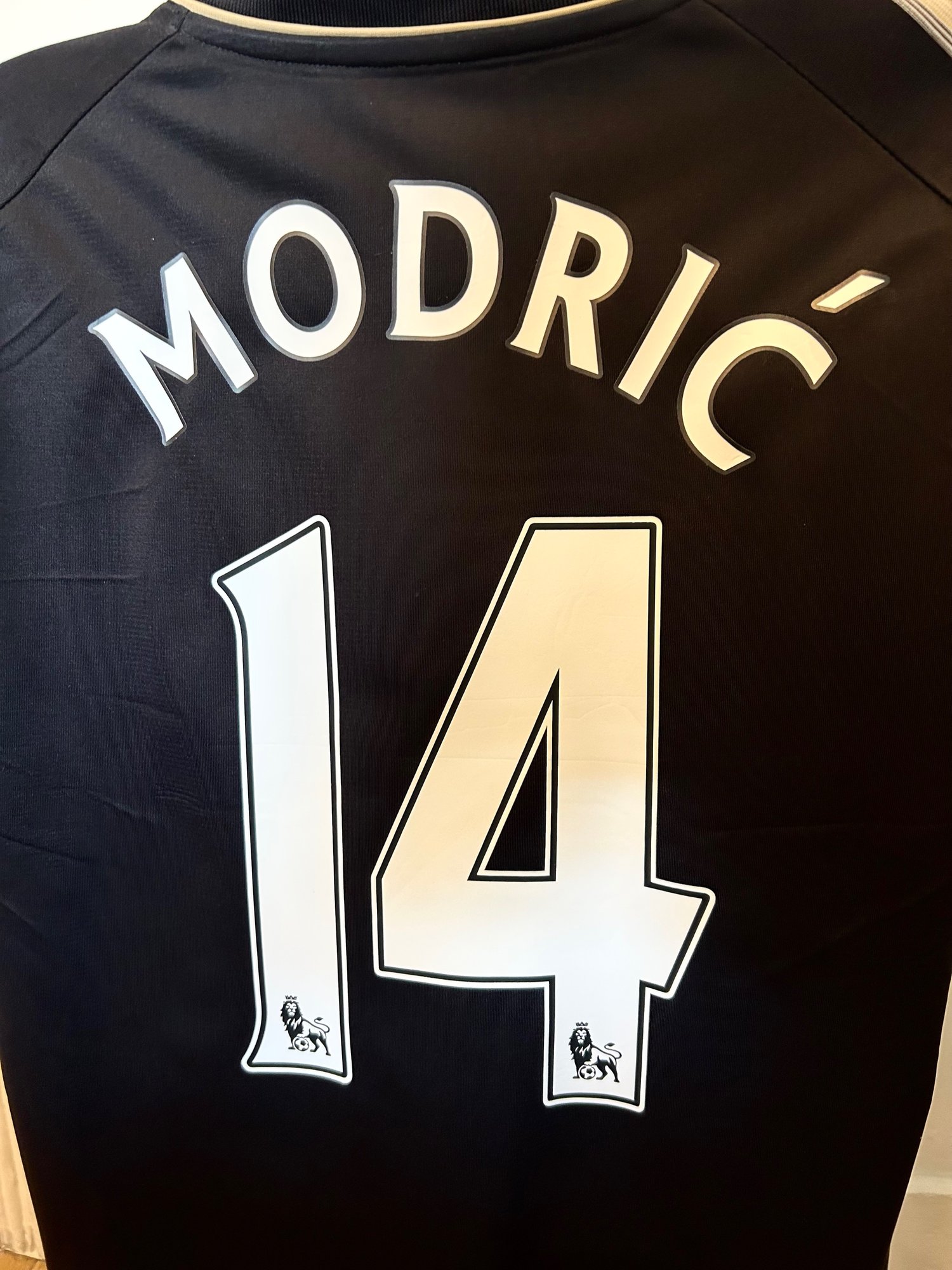 Image of Tottenham Hotspur “MODRIC 14” 2008/09 Third Shirt + PL patches (XL)