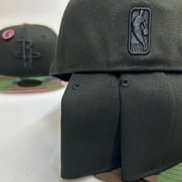 Image 3 of New Era 59Fifty Black W.Camo 🚀🚀🚀 *Pin included 