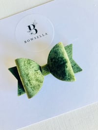 Forest velvet bow 