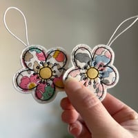 Image 1 of Liberty mini flower decoration