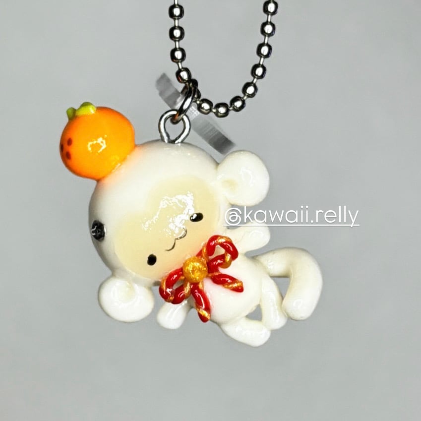 Image of Kagamimomo - ball keychain