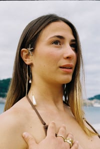 Image 3 of Earcuff estrella dorada y perlas