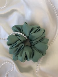 Image 2 of Scrunchie Standard Sage/Szałwia