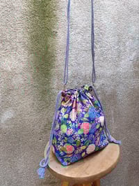 Image 5 of Bolso BOMBONERA HORTENSIAS azul