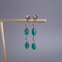 Image 1 of Boucles d’oreilles longues style vintage vert sombre et pyrite facettée 