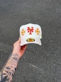 Image 2 of SWEATER BRIM MULTI TONE NEW YORK METS CUSTOM FITTED CAP