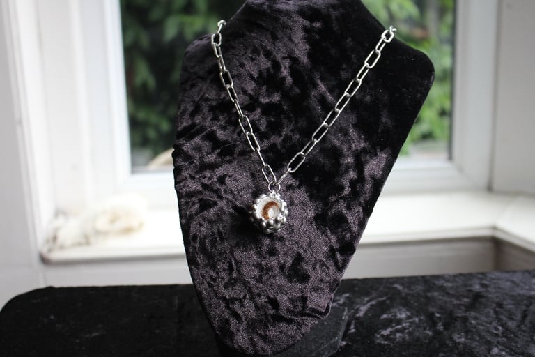 dead good centipede necklace Image 7