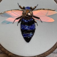 Image 2 of Shiny bee (c, 4 inches)