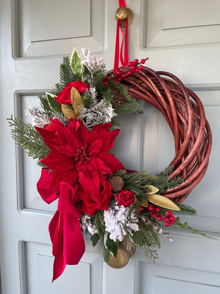 Image of 35cm Wicker with snow 