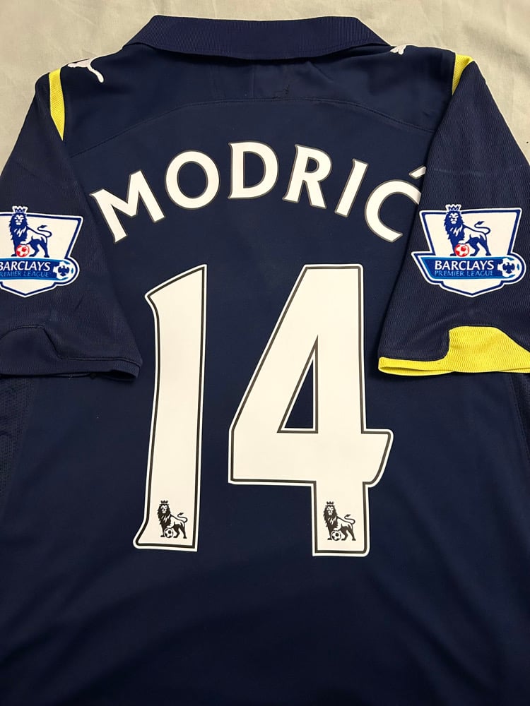 Image of Tottenham Hotspur “MODRIĆ 14” 2009/10 Away Match Issued Shirt + patches (M)