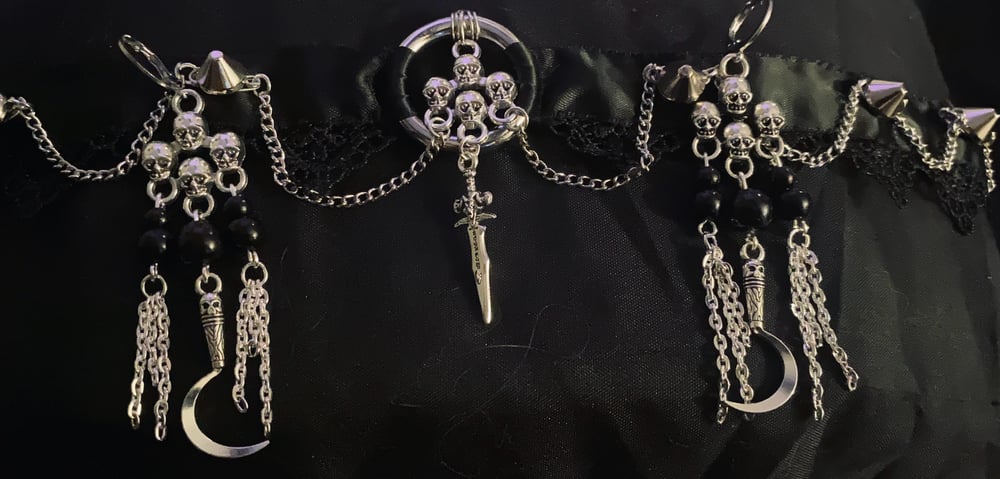 Image of 𝔗𝔥𝔢 𝔣𝔬𝔲𝔯 𝔥𝔬𝔯𝔰𝔢𝔪𝔞𝔫