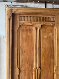 Image 2 of L’armoire parisienne aux portes coulissantes