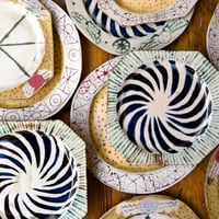 Image 2 of Sunflower - Round Plate 