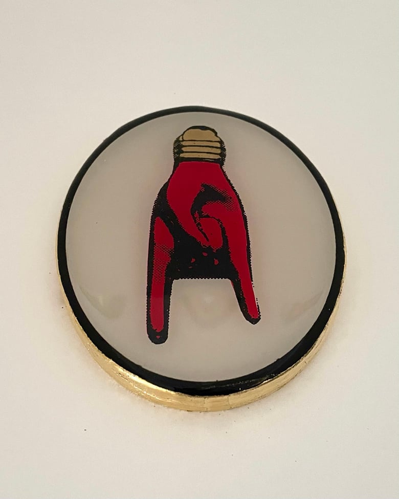 Image of Mano Cornuto Oval 