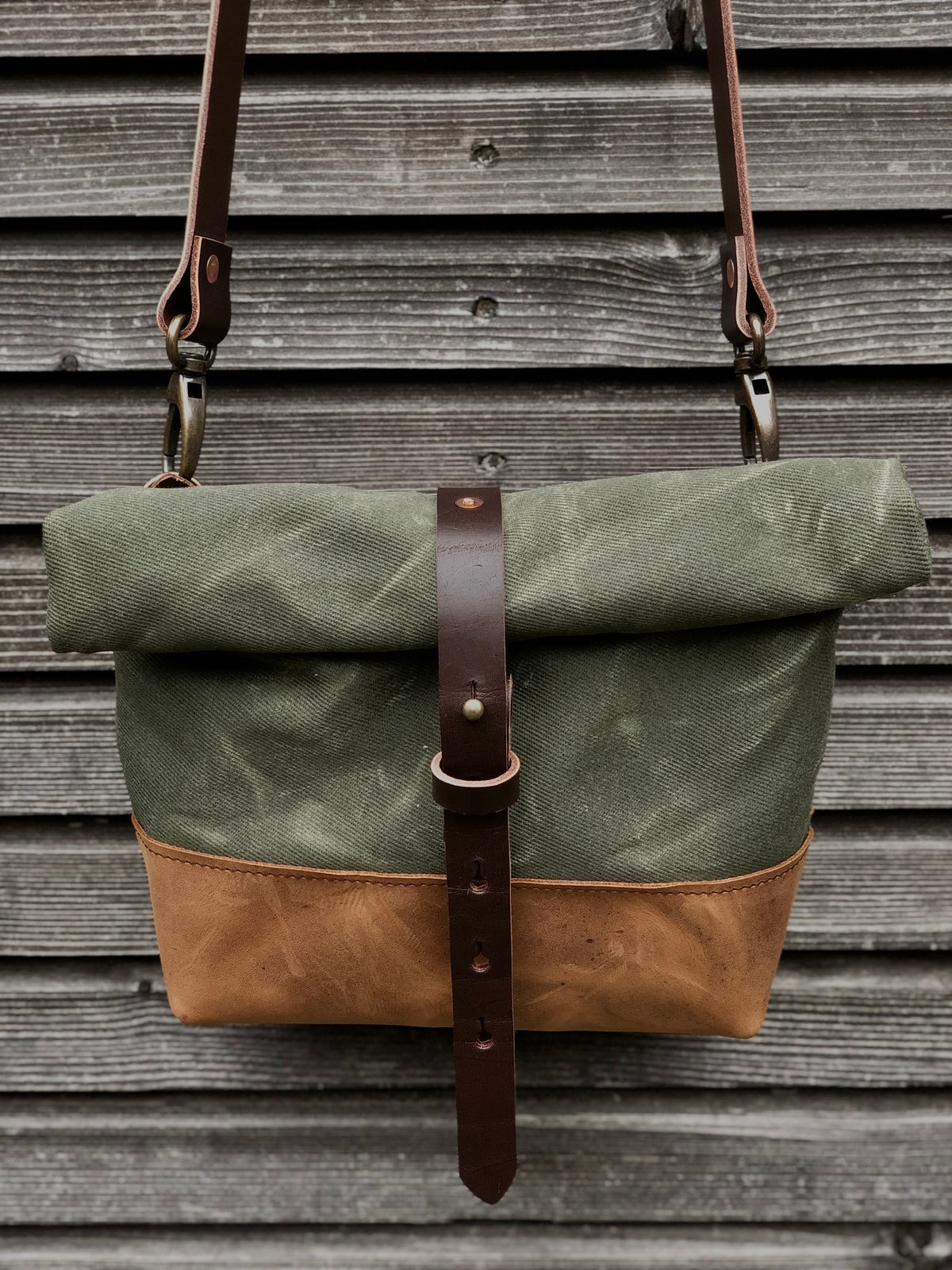 Satchel in olive green waxed canvas with recycled leather base