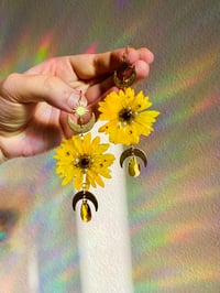 Image 3 of 🌼Yellow Daisy Shaniquas🌼