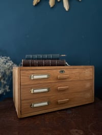 Image 4 of Petit meuble de métier, trois tiroirs, 1950!