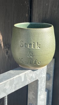 Strik & Kaffe Mørkegrøn
