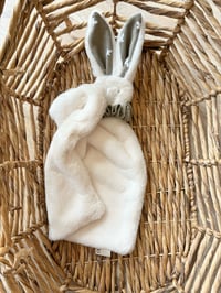 Image 1 of DOUDOU LAPIN ENVELOPPANT FOURRURE ÉCRU