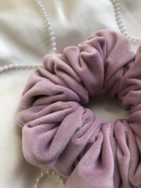 Image 3 of SCRUNCHIE OVERSIZED LILY/LILIA