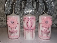 Image 5 of WHITE FLOWER CANDLE SET