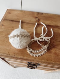 Image 2 of Lace daisy gold