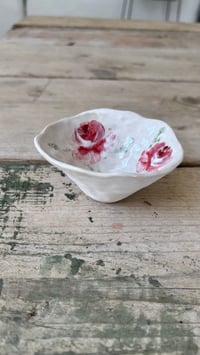Image 3 of Roses small fluted dish