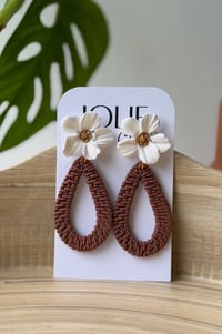 Floral Teardrop Rattan