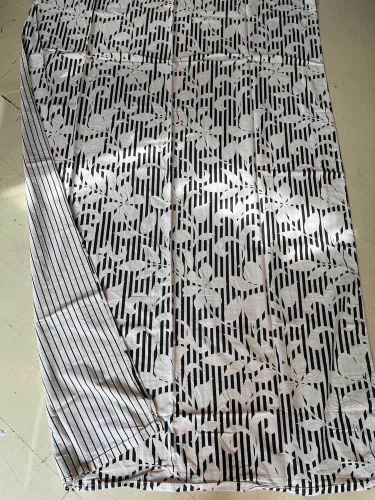 Image of Ella kjole bestilling i sort og hvidt print (xs-xxl)