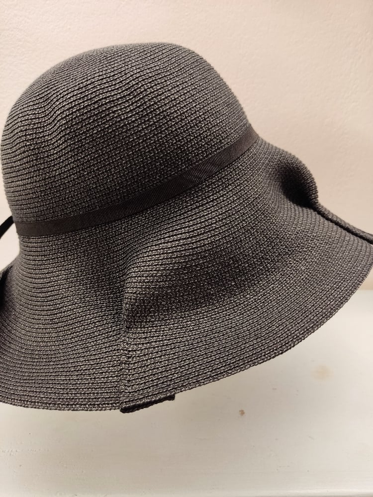 Image of Cappello diva nero modellabile