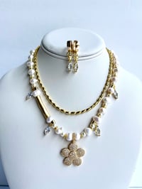 Image 4 of Daisy Trio