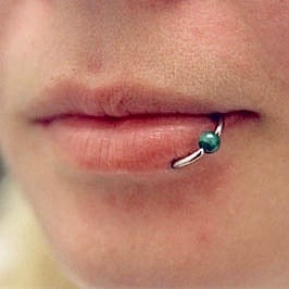 SIDE LABRET PIERCING SERVICES