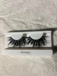 Image 2 of Honeyy