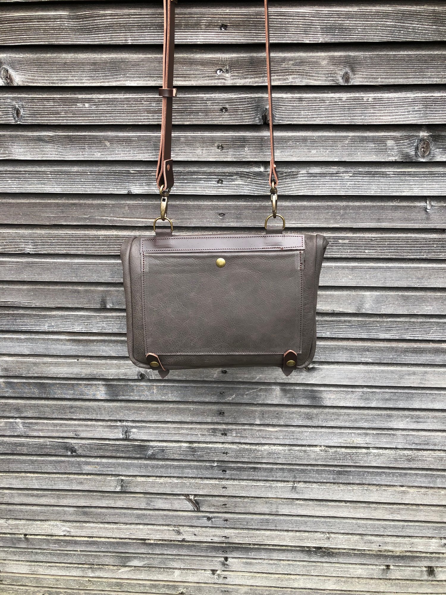 Image of Musette satchel made in oiled leather with adjustable shoulderstrap UNISEX