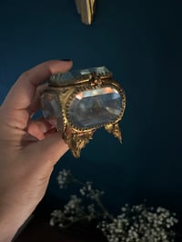 Image 2 of Jolie boite à bijoux en verre biseauté, et soie capitonné bleue, fin XIXème