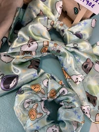 Image 1 of BOW AND SCRUNCHIE TXT
